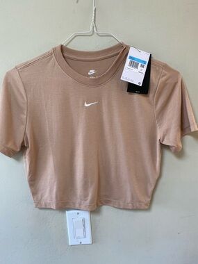 Nike new Women’s Cropped Tee in tan